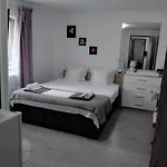 Gazde/Camere de închiriat Casa Fely *