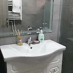 Gazde/Camere de închiriat Casa Fely *